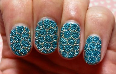 manicure-with-caviar-nail-beads