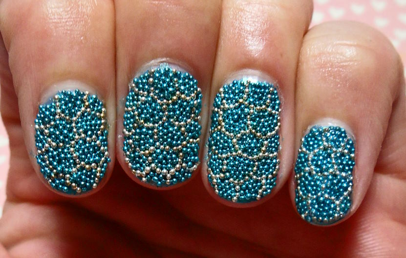 manicure-with-caviar-nail-beads